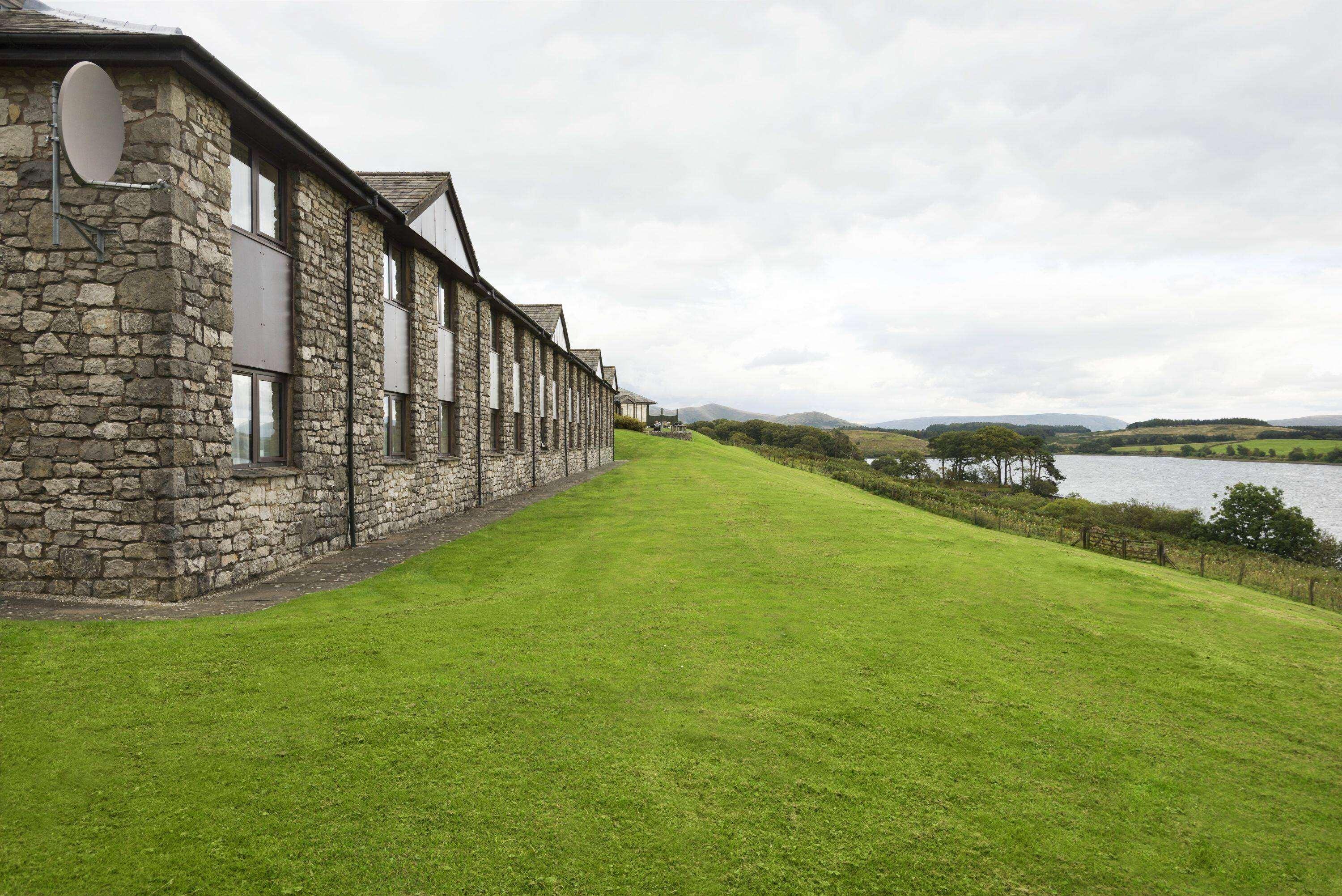 Days Inn Kendal - Killington Lake Экстерьер фото