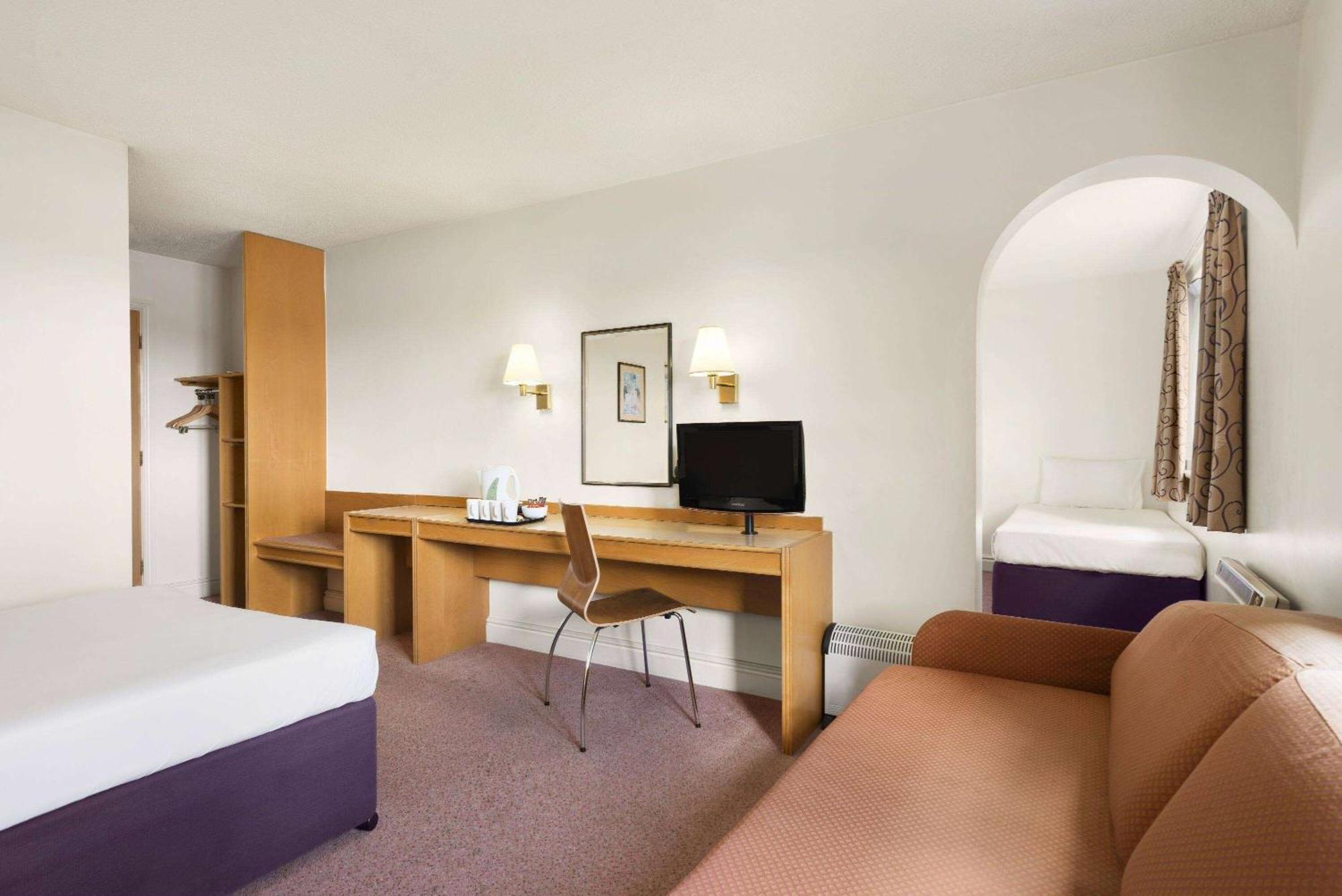 Days Inn Kendal - Killington Lake Экстерьер фото