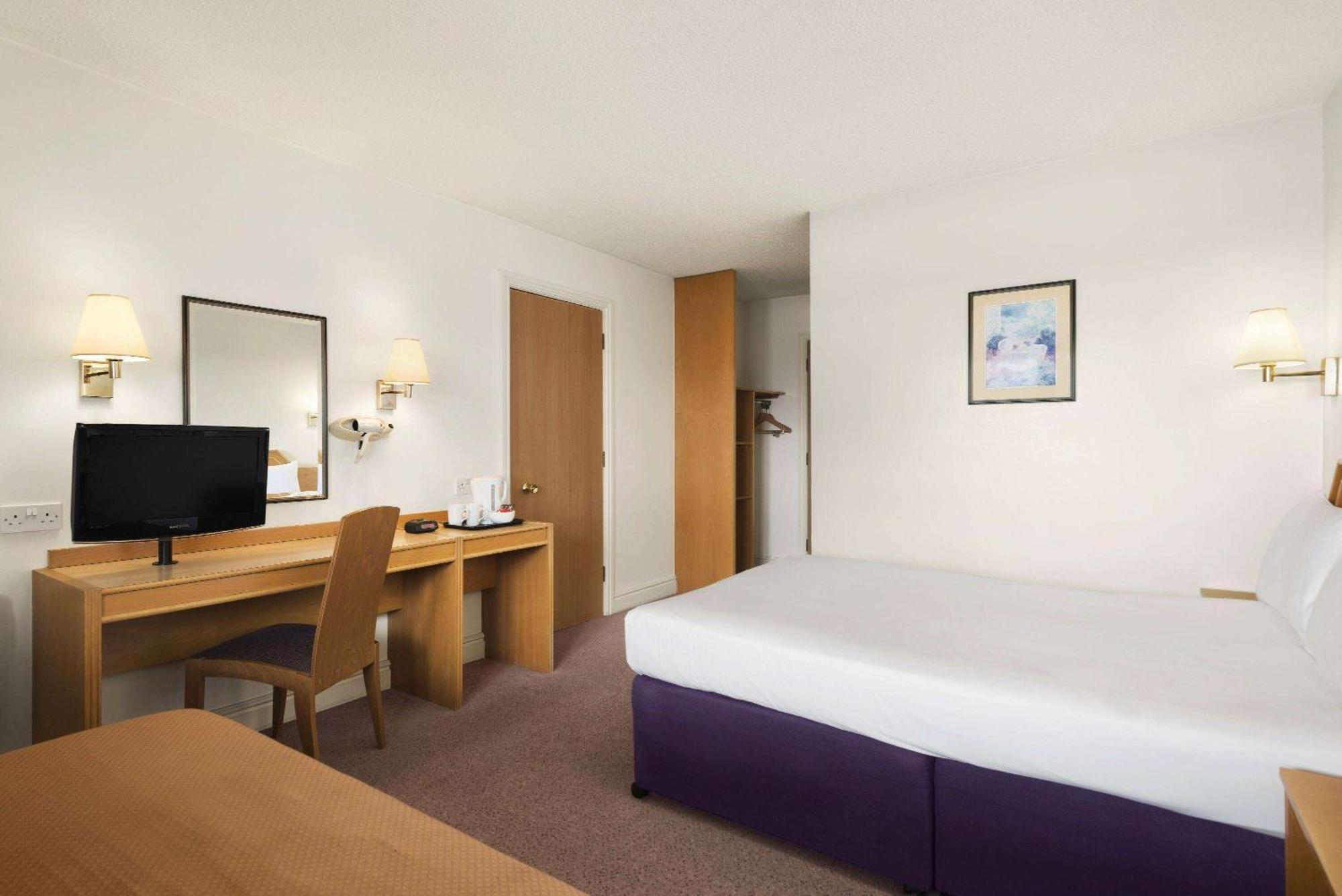 Days Inn Kendal - Killington Lake Экстерьер фото