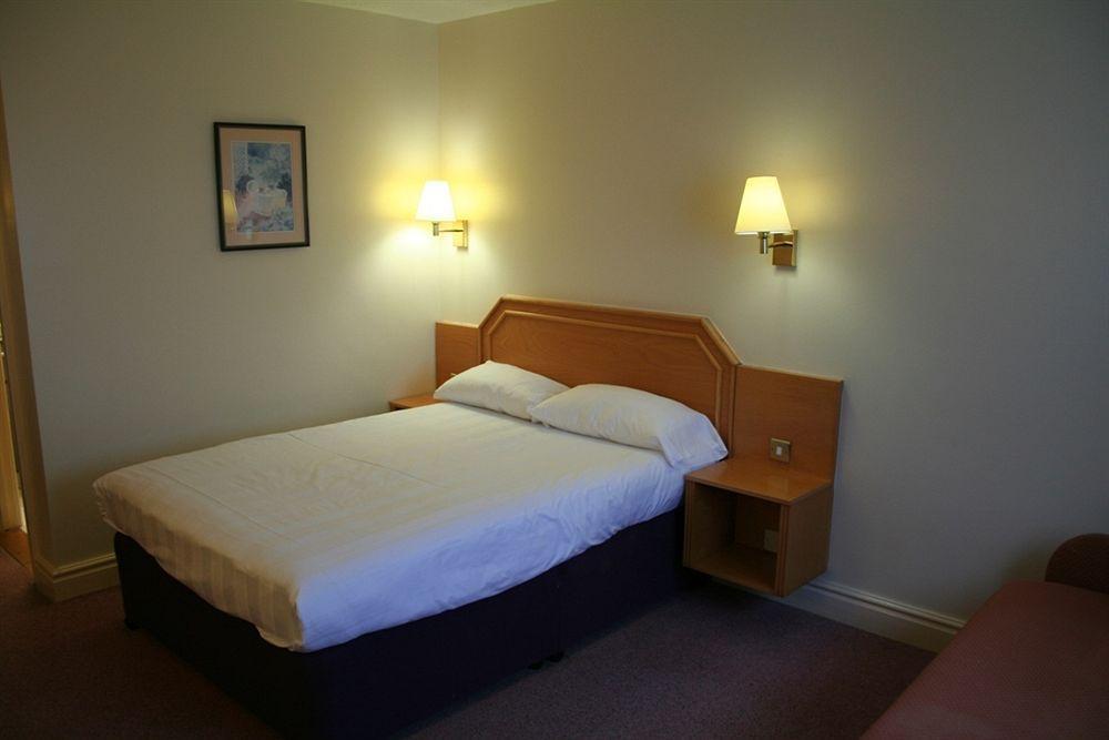 Days Inn Kendal - Killington Lake Экстерьер фото