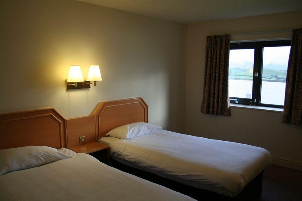 Days Inn Kendal - Killington Lake Экстерьер фото